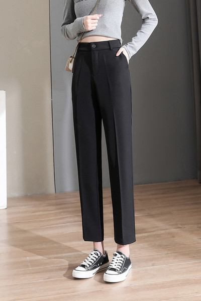 Ravni model elegantnih ženskih hlača
