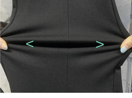 Naiste vabaaja püksid musta värvi lõhikutega