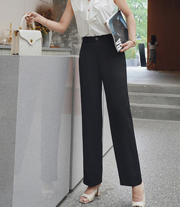 Elegantne hlače s patentnim zatvaračem i gumbima