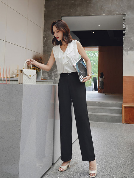 Elegantne hlače s patentnim zatvaračem i gumbima