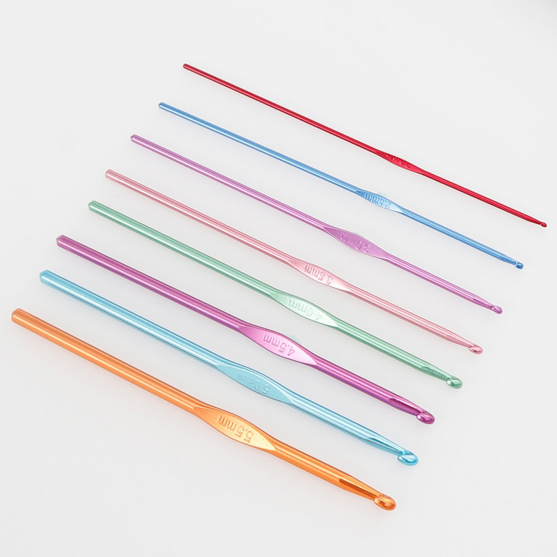 8 tk/komplekt Mitmevärvilised alumiiniumheegeldused 2mm kuni 5,5mm kanepiõis Heegeldatud koduks Ise ise käsitsi valmistatud kudumistööriistad kudumisvardad