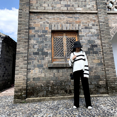 Μοντέρνο βελούδινο παντελόνι για γυναίκες