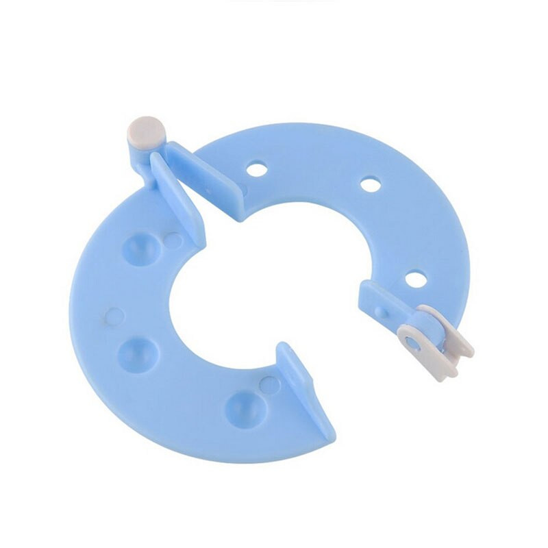 4 tk Fluff Ball Weaver Maker 4 Suurus Plastikust DIY Nõel Käsitöötööriist Palus pallikuduja Kudumistarvikud Kaasaskantavad PomPom kangasteljed