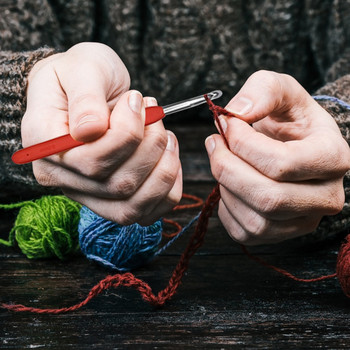 Алуминиева тъкан Игли за плетене Жени Направи си сам Инструменти Мека дръжка Пуловер Куки за плетене на една кука Комплект с чанта за съхранение Craft