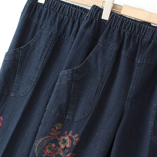 Naiste vabaaja püksid tikandiga