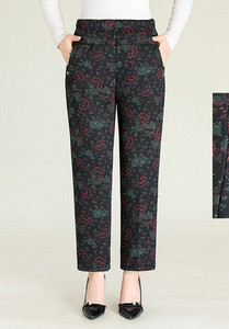 Γυναικείο casual παντελόνι - με φλοράλ μοτίβα