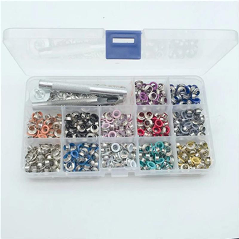 540 seturi cu diametru interior de 5 mm, alamă colorată, șaibă cu ochiuri + instrument de instalare + cutie cu ochiuri potrivite pentru piele, perforare, pantofi, curea, îmbrăcăminte