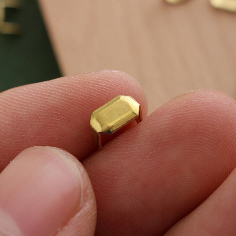 100 τεμ. 8x5 χιλιοστών μίνι ορειχάλκινο δερμάτινο συρραπτικό Πριτσίνι με δύο δόντια για θηλιές ζώνης Keeper Connect Αξεσουάρ υλικού στερέωσης Craft