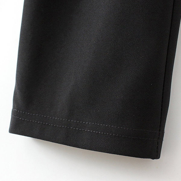 Ravni model ženskih hlača s elastičnim strukom