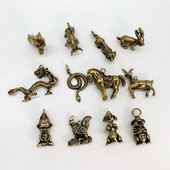 DIY nahast nikerdatud nahast kunst võtmehoidja tarvikud Puhtad vasest ripatsikomponendid, retrostiilis 12 sümboolset looma