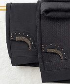 Ženske hlače s džepom i metalnim elementima