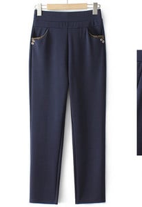 Ženske hlače s džepom i metalnim elementima