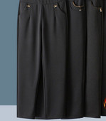 Podstavljene ženske hlače ravnih nogavica nekoliko modela s džepom