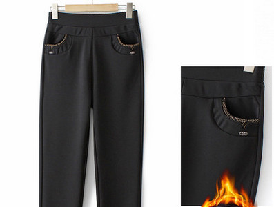 Podstavljene ženske hlače ravnih nogavica nekoliko modela s džepom