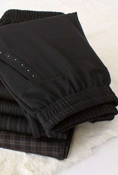 Naiste vabaaja püksid kividega ja kummiga