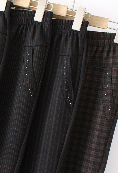 Naiste vabaaja püksid kividega ja kummiga