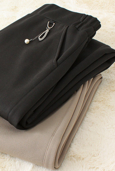 Elegantsed naiste laiad 3D-elemendiga püksid