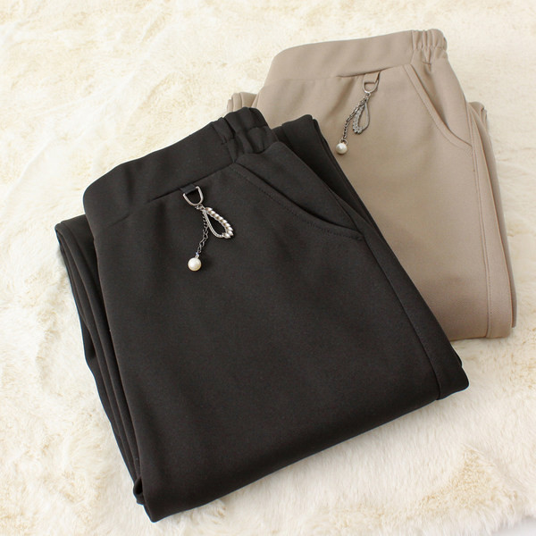 Elegantsed naiste laiad 3D-elemendiga püksid