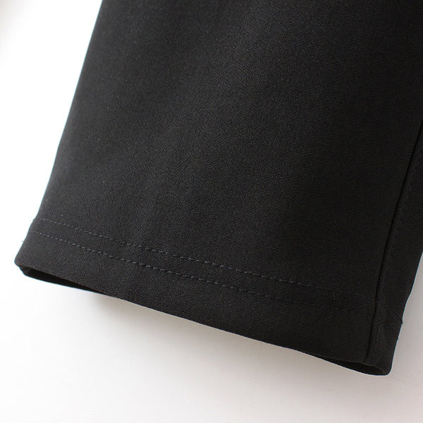 Moderne ženske hlače s džepovima i metalnim elementom