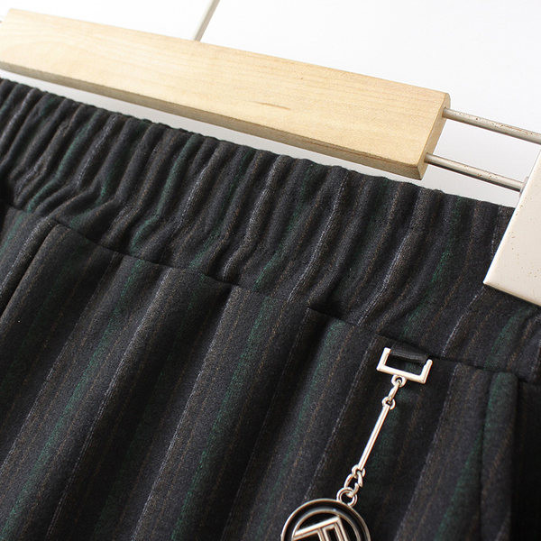 Ležerne ženske hlače s džepovima