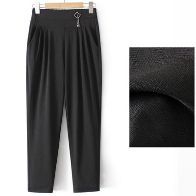 3D-elemendiga vabaaja naistepüksid