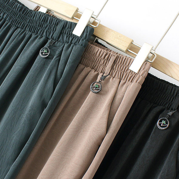 3D-elemendiga vabaaja naistepüksid