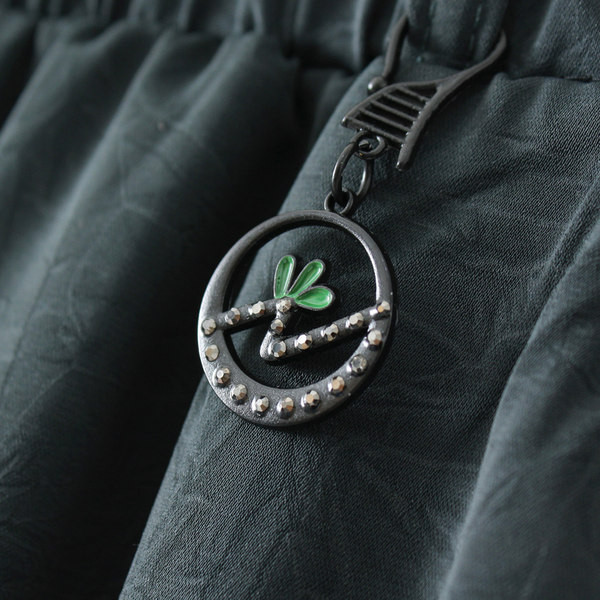 3D-elemendiga vabaaja naistepüksid