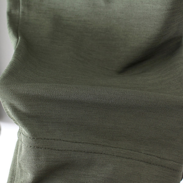 Naiste laia säärega püksid kõrge vöökoha ja nööpidega säärtes