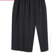 Široki model ženskih hlača s džepovima i elastičnim pojasom