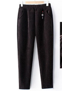 Γυναικείο παντελόνι με λάστιχο και τρισδιάστατο στοιχείο