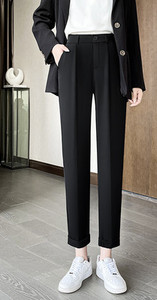 Aktualan ravni model ženskih hlača