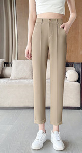 Aktualan ravni model ženskih hlača