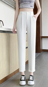 Aktualan ravni model ženskih hlača