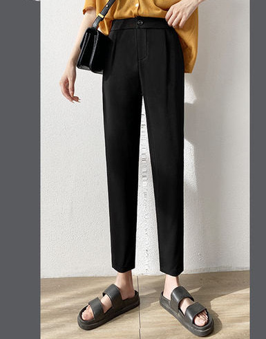 Aktualan ravni model ženskih hlača