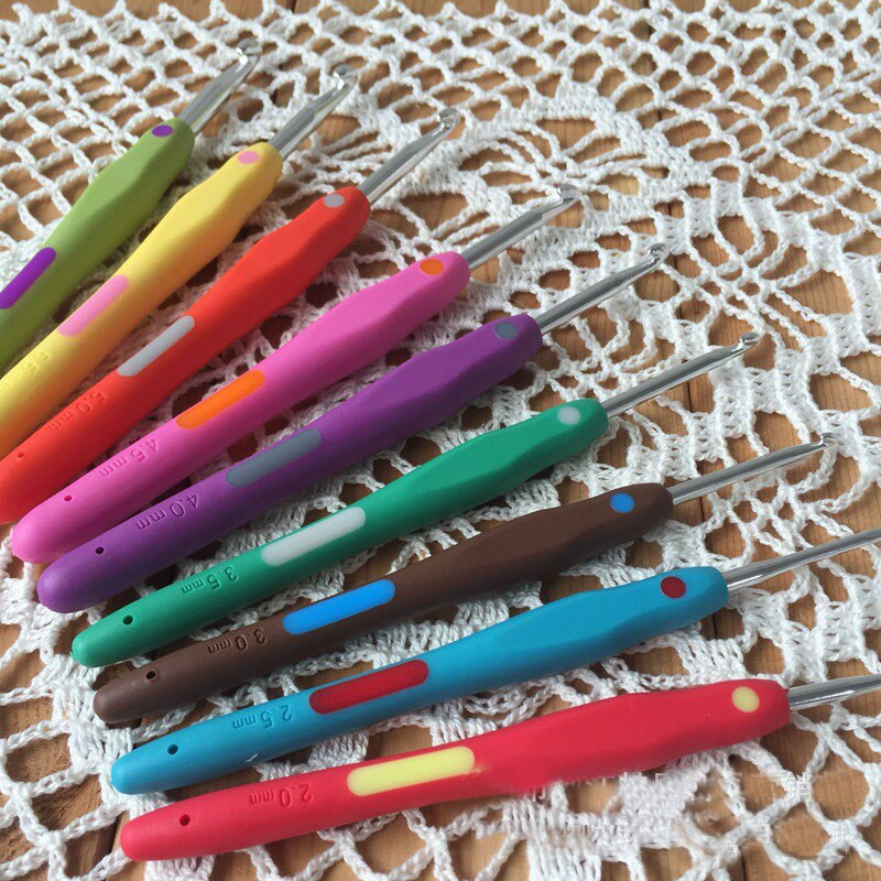 9tk/komplekt Värviline heegelnõelte komplekt Pehme käepidemega libisemiskindlast alumiiniumlõngast kudumisvardade komplekt isetegemise kampsuni käsitöötööriistade lõnga jaoks