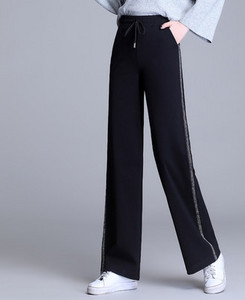 Sports-casual παντελόνι με τσέπη και κορδόνια