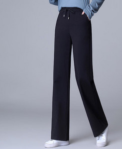 Sports-casual παντελόνι με τσέπη και κορδόνια