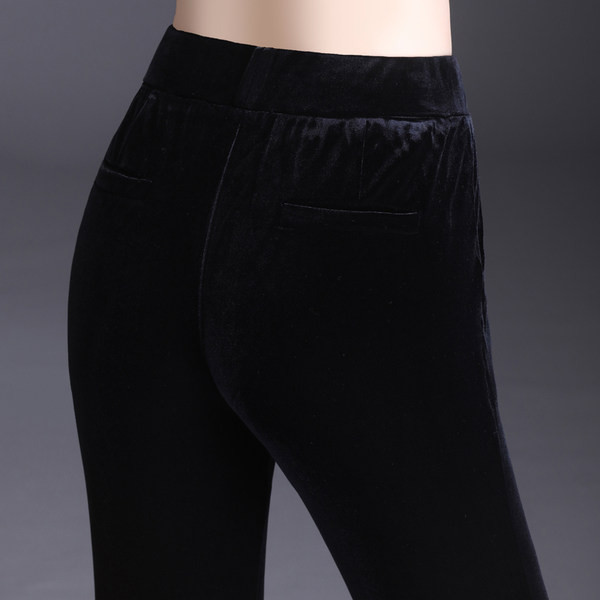 Βελούδινο παντελόνι σε σκούρο χρώμα