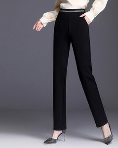 Μοντέρνο ψηλόμεσο παντελόνι με τσέπες για γυναίκες