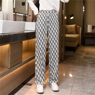 Model nou de pantaloni de dama cu picioare late si inscriptionare