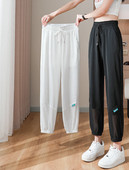 Naiste must-valged spordipüksid