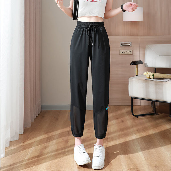 Naiste must-valged spordipüksid