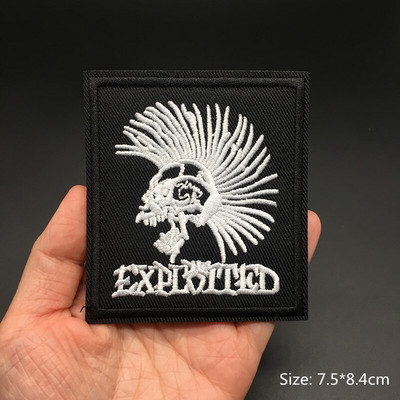 Grupas roka apģērbi nozīmītes gludināmi uz ielāpiem aplikācijas izšūtas mūzika punk svītras apģērbam jaka Džinsi gatavo dekorēšana