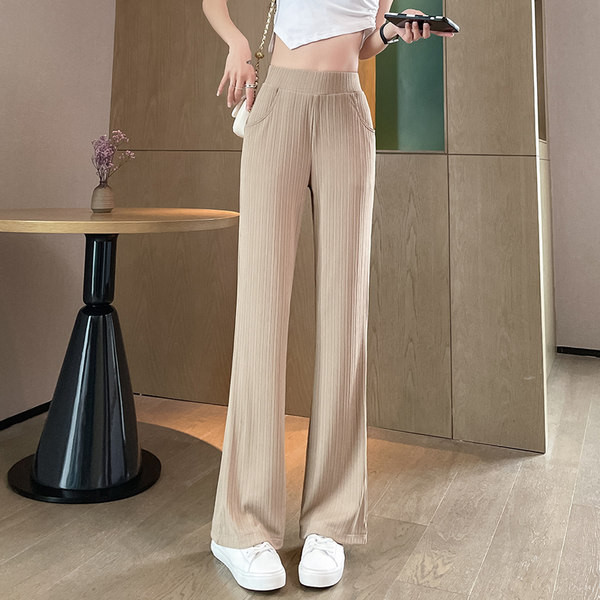 Ležerne ženske hlače - s džepom i gumicom