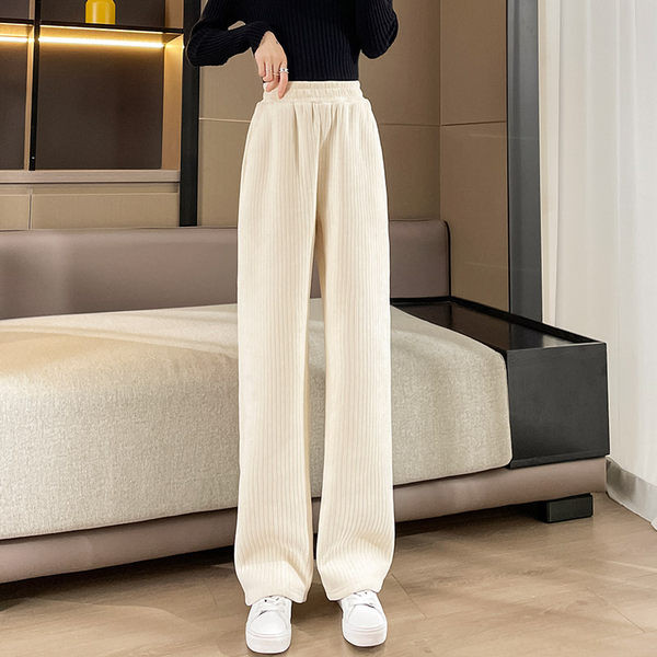 Ležerne trenirke s džepom