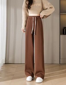 Laia mudeliga paeltega spordipüksid