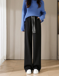 Laia mudeliga paeltega spordipüksid