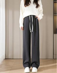 Laia mudeliga paeltega spordipüksid