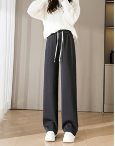 Laia mudeliga paeltega spordipüksid