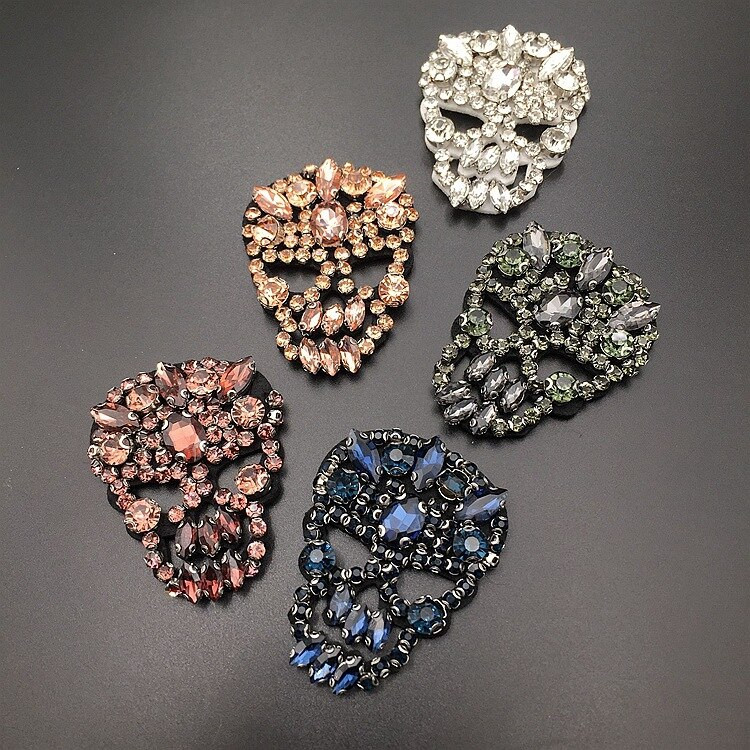 Υψηλής ποιότητας τρισδιάστατα χειροποίητα στρας με χάντρες Μπαλώματα κρανίου για ρούχα Biker Jeans Μαύρα πανκ κεντήματα απλικέ Διακριτικά ρίγες